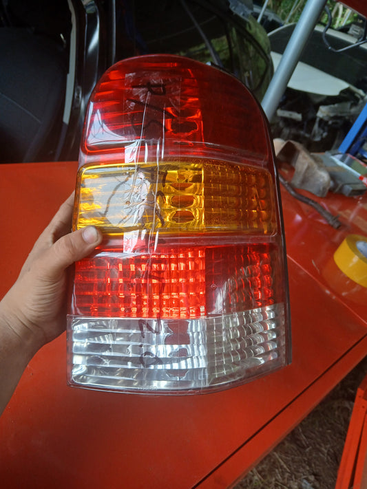 Ford Eacape Tail Light | Gen 1 | 2002 -2006 | 2.0, 2.3, 3.0