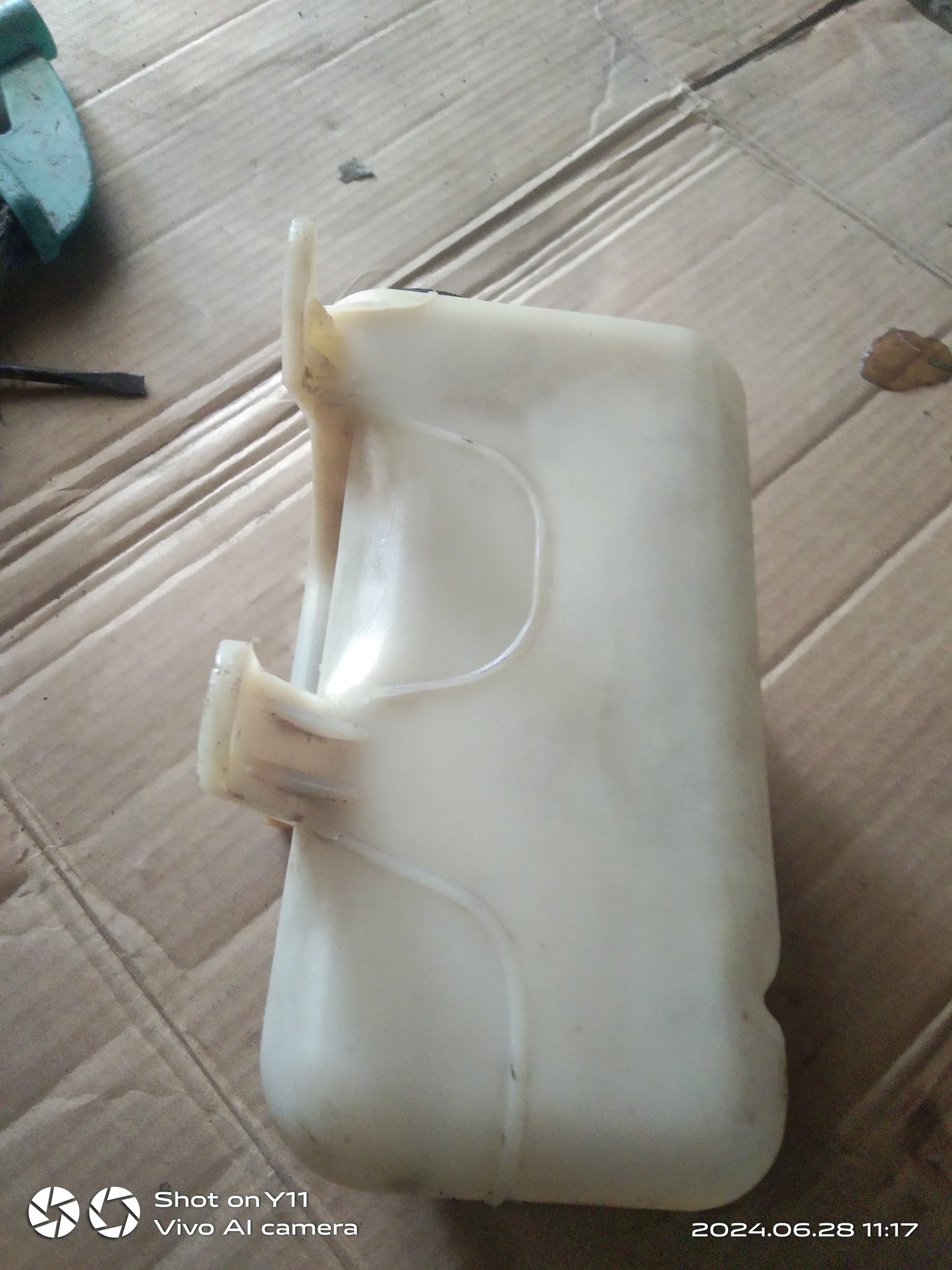 KIA CARNIVAL WATER TANK