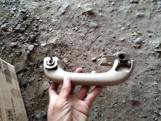 Optra 1.6 Selling Handle Front Driver Side