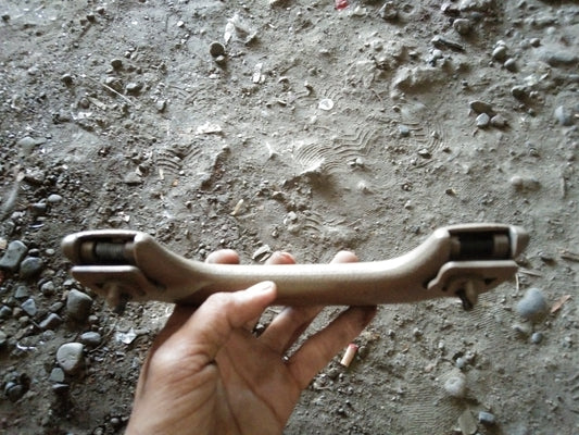 Optra 1.8 Selling Handle Front Passenger Side