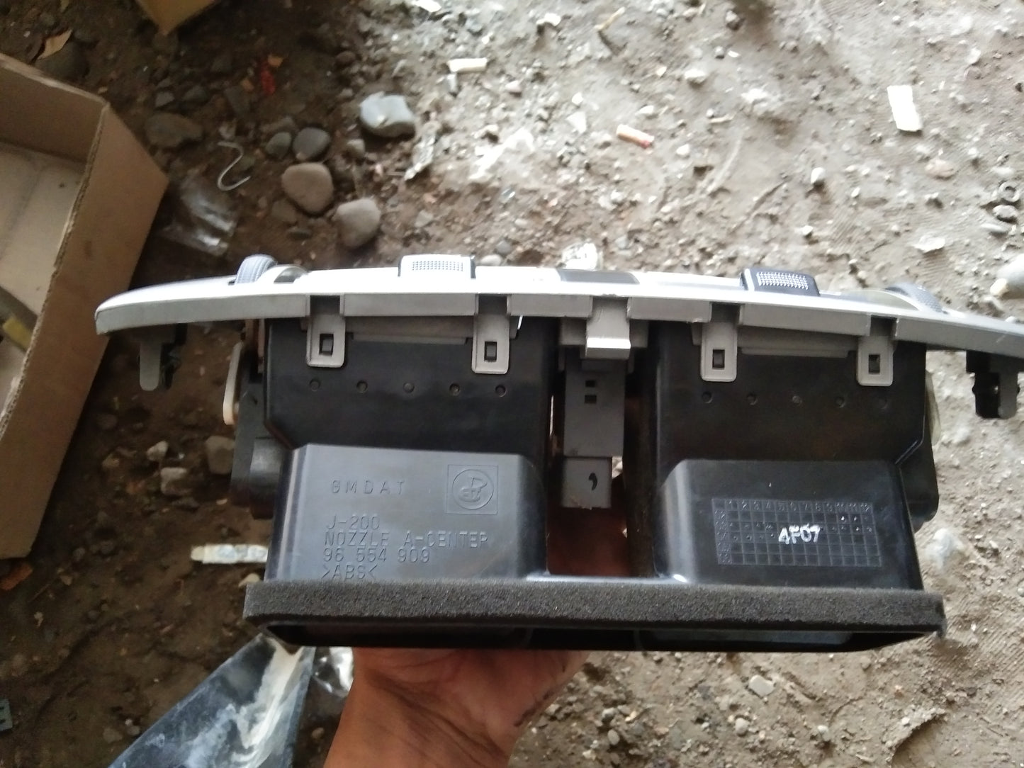 Optra Center Frame Rear AC Vent