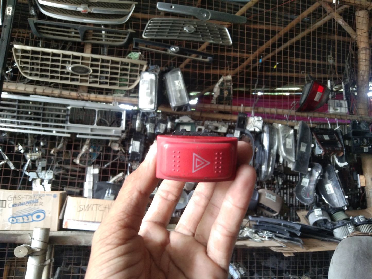 Ford Escape 3.0 Hazzard Switch