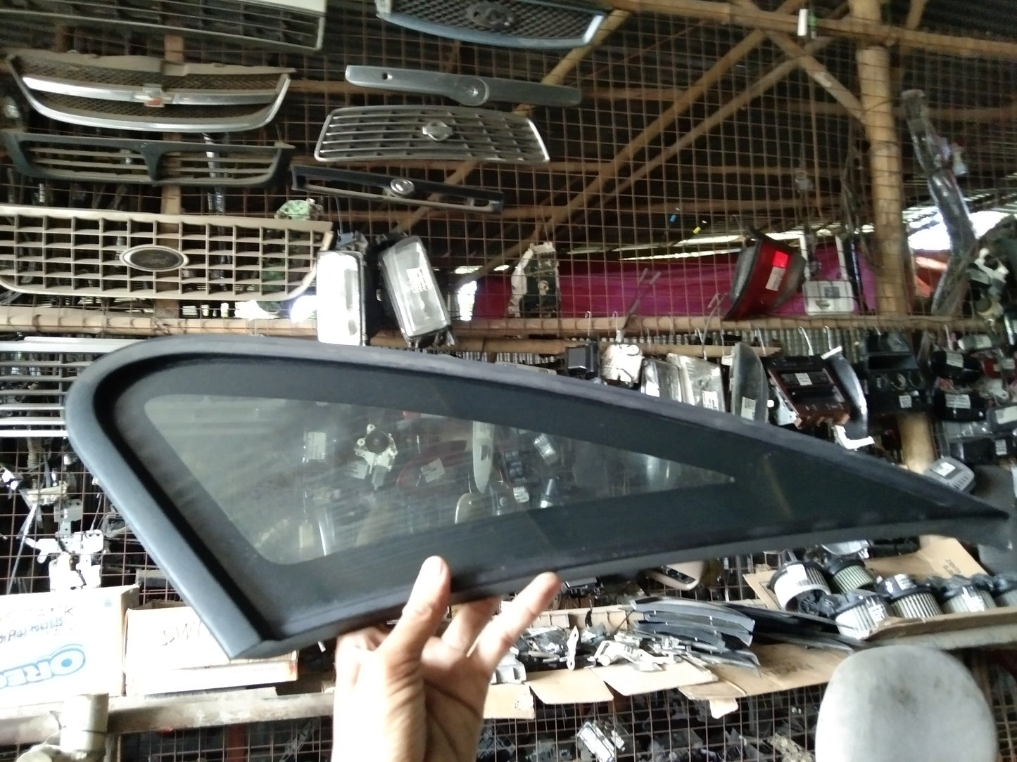 Optra 1.6 Quarter Glass Passenger Side