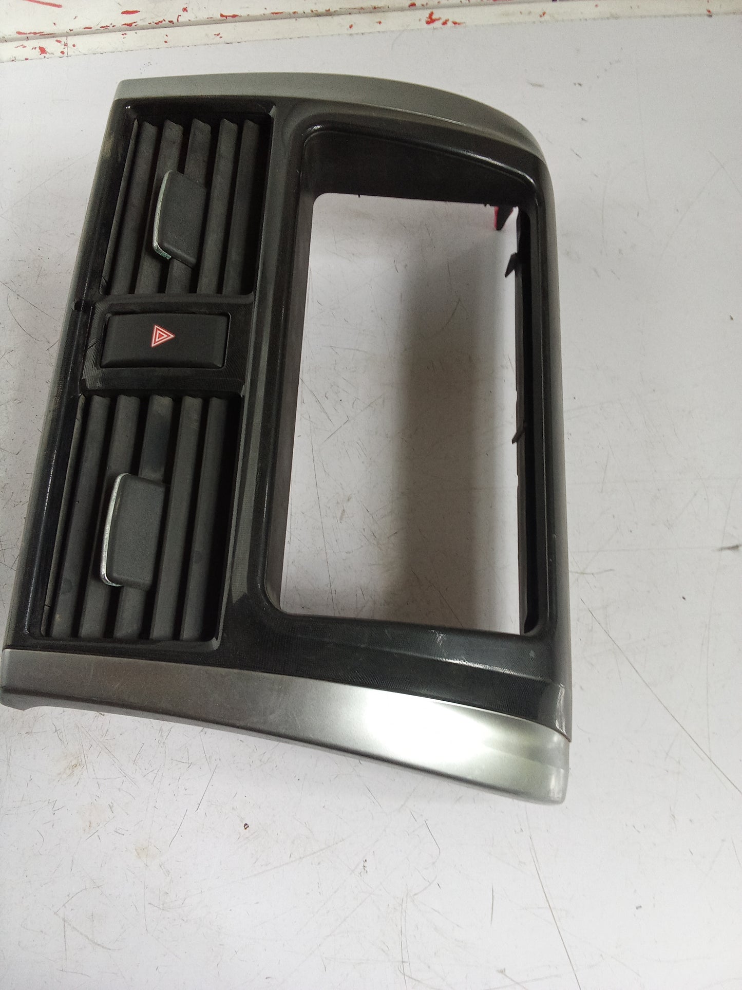 Center Frame | Toyota Vios E