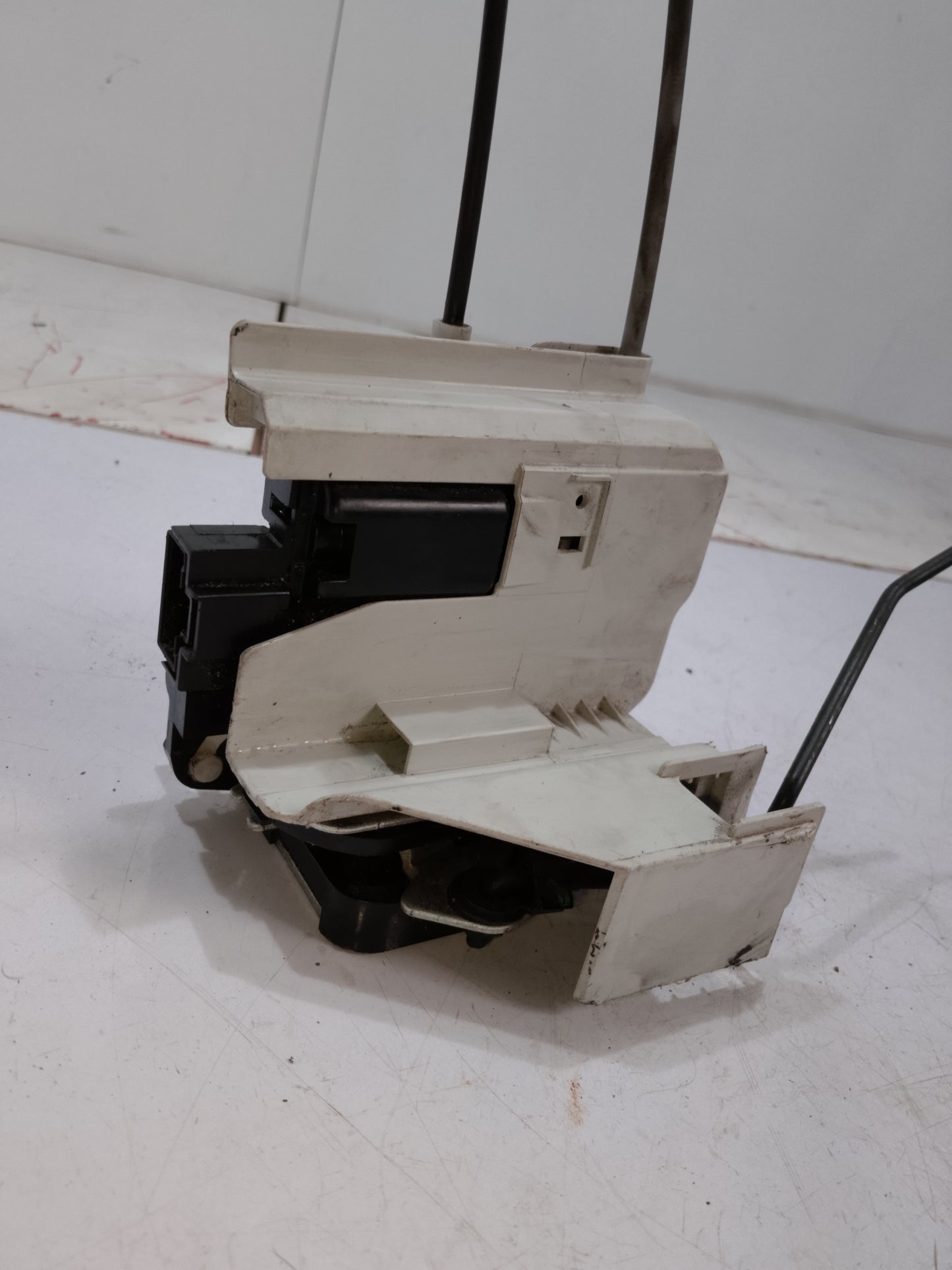 Door Lock Aquitor | Passenger Side | Hyundai Reina