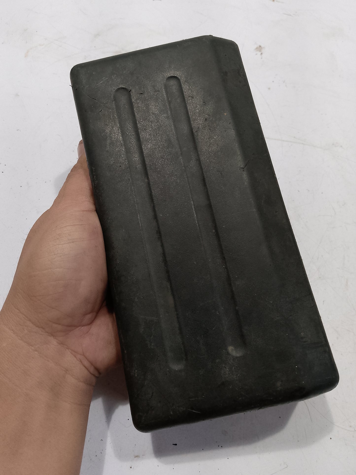 Fuse Box Cover | Chevrolet Spin