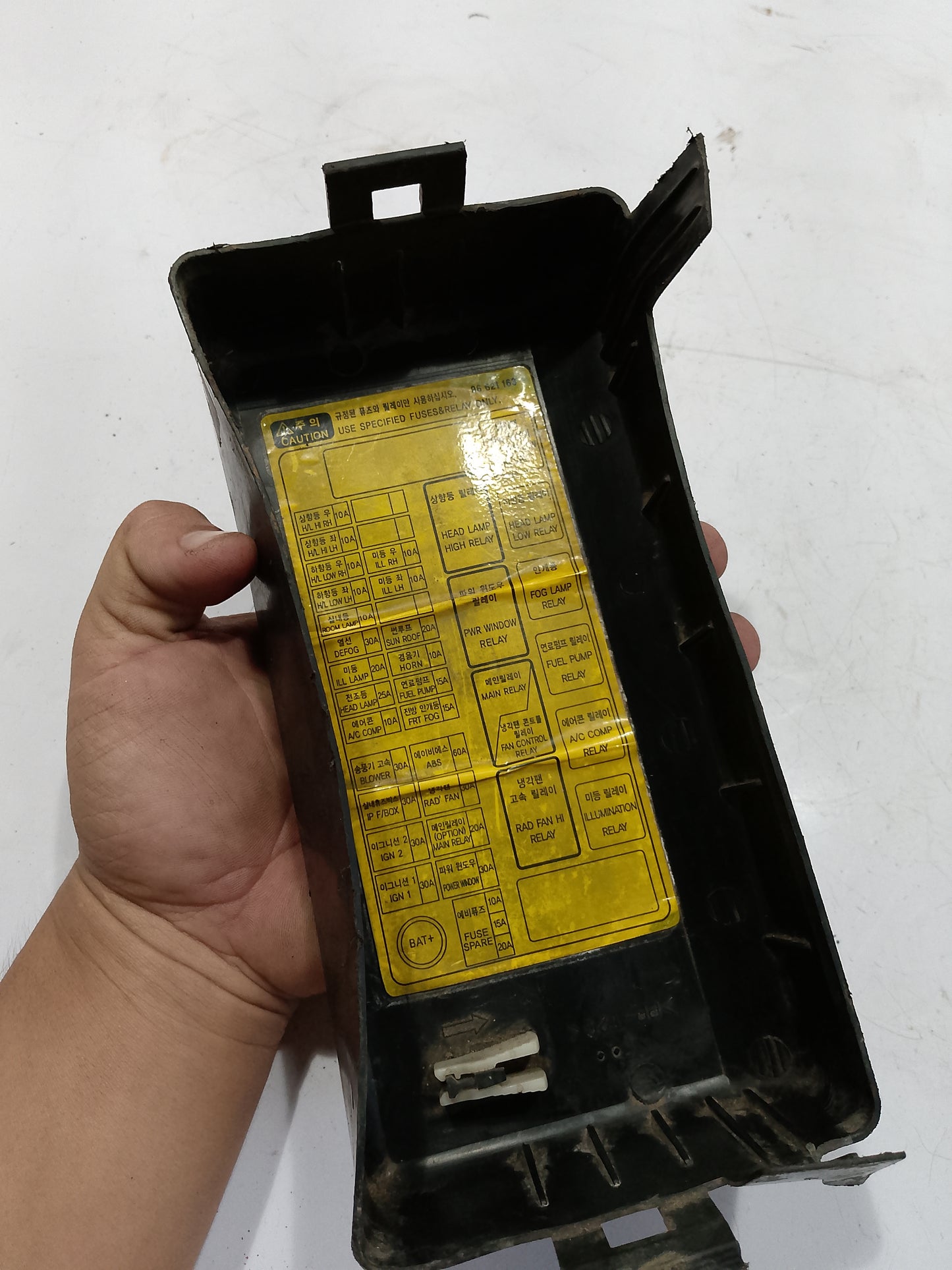Fuse Box Cover | Chevrolet Spin