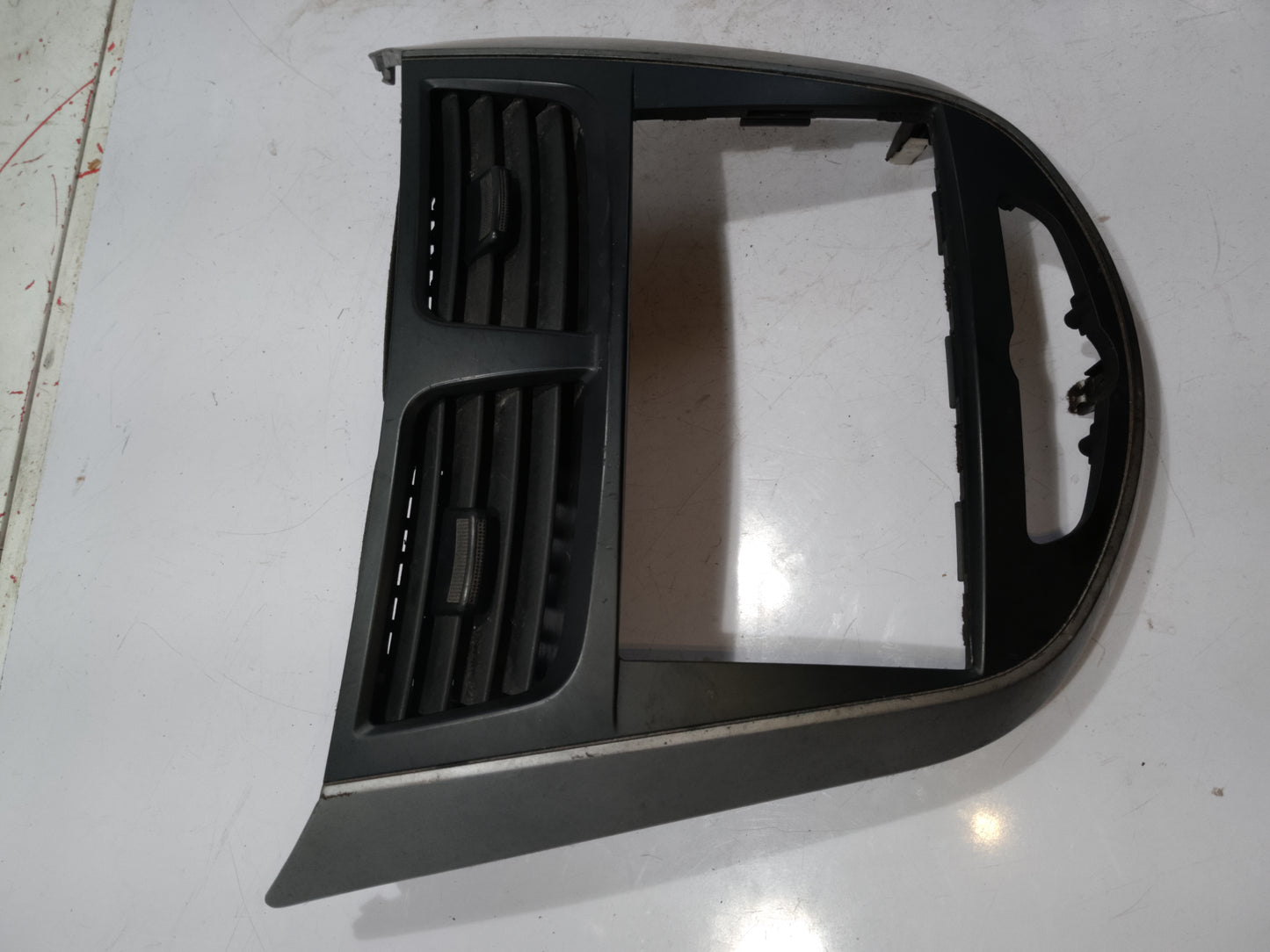 Center Frame With AC Vent | Hyundai Accent
