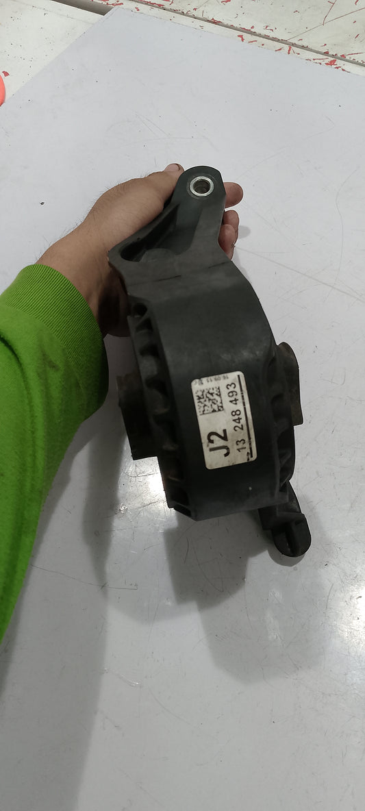 Transmission support cruze