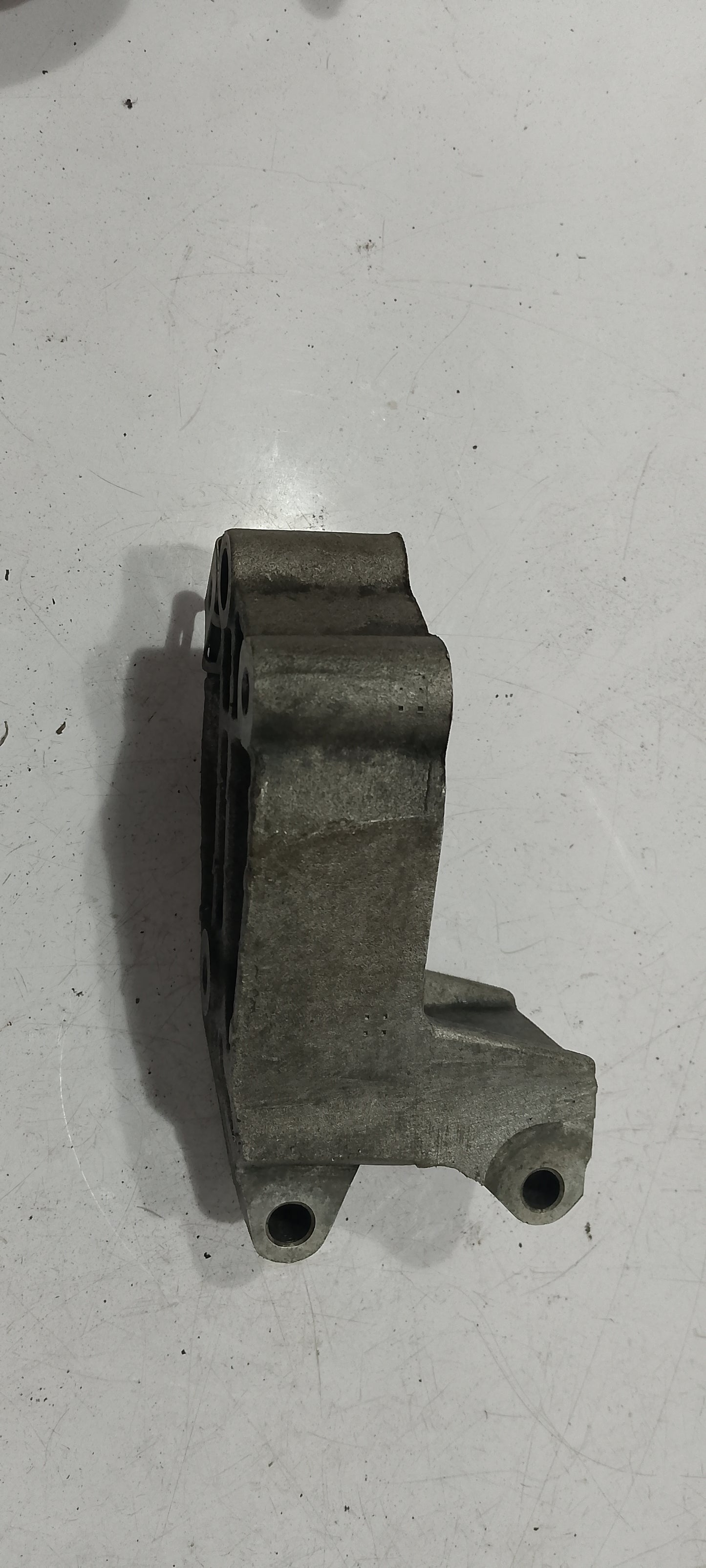 Bracket steering pump|Chevrolet Cruze