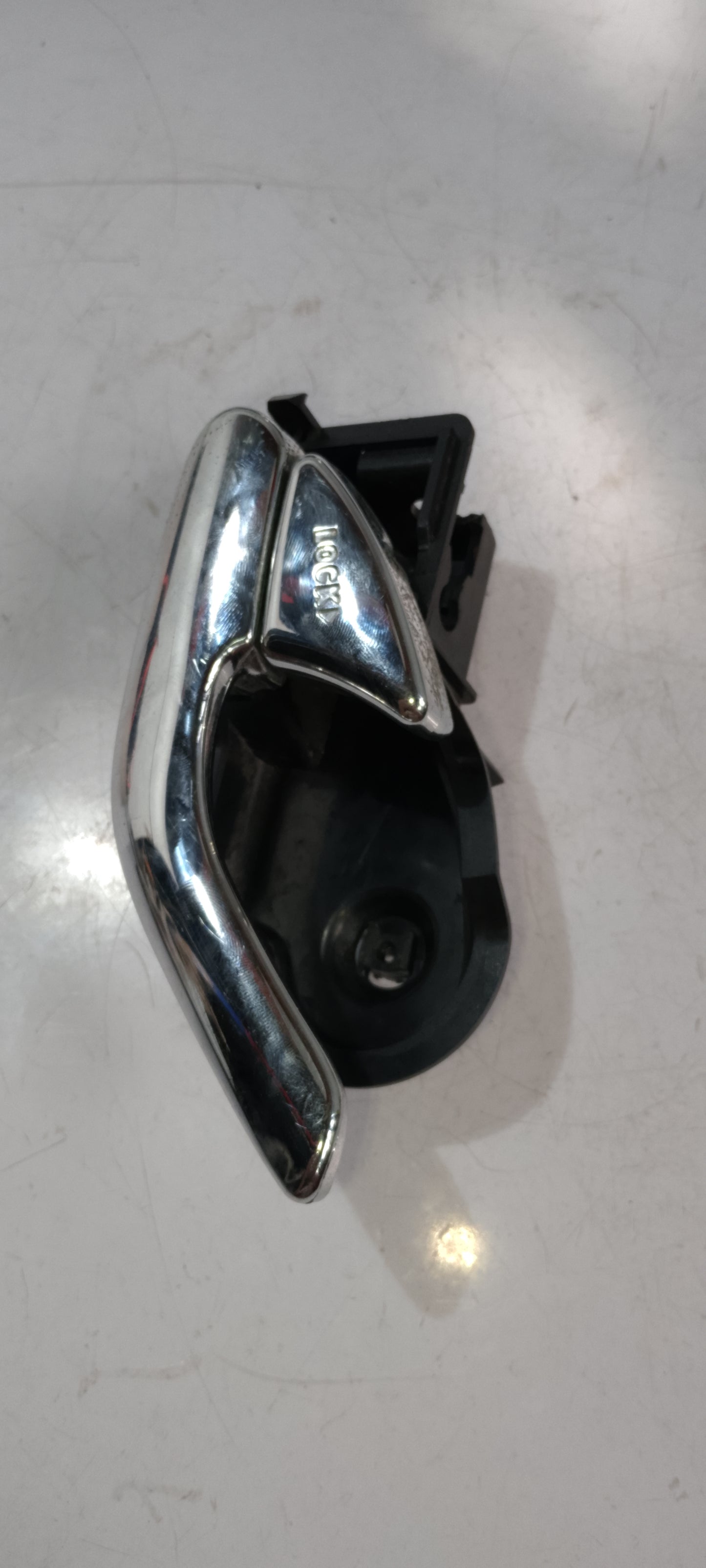 Inner Door Handle | Front Driver Side | Ford Escape 2.3