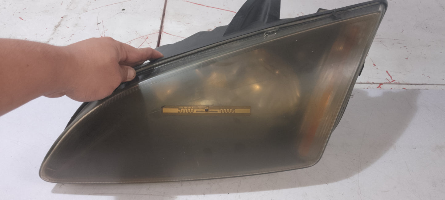Head Light | Driver Side | Ford Focus 2.0 Gas