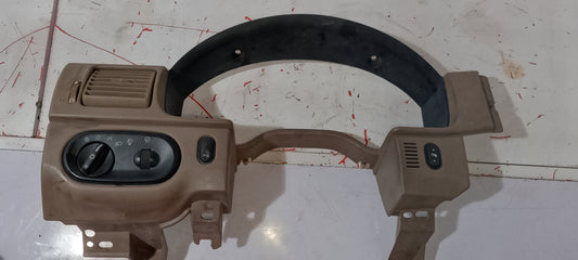 Center frame Whead light switch/AC VENT