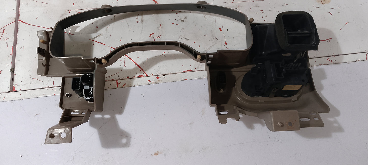 Center frame Whead light switch/AC VENT