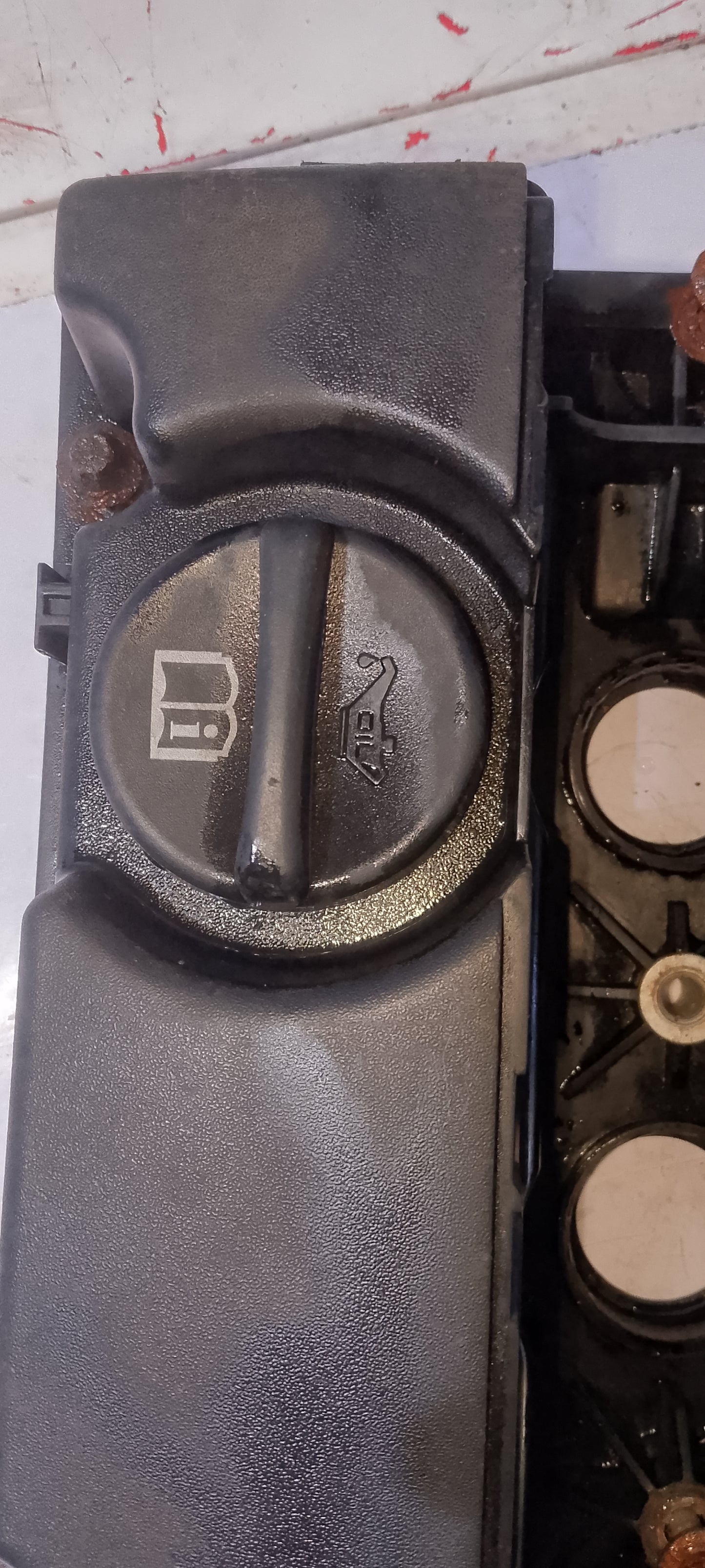 Valve cover|Chevrolet Cruze