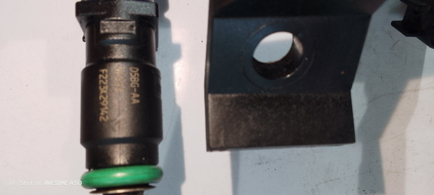 Fuel rail w/injector