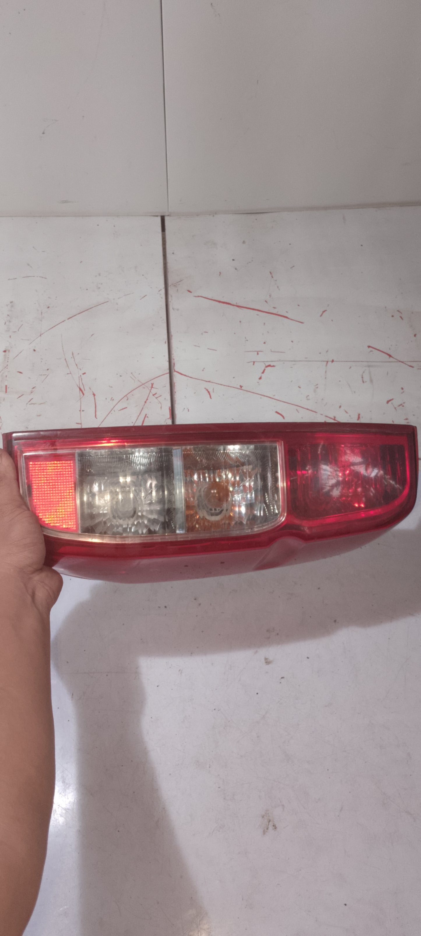 Tail Light | Passenger Side | Nissan Navarra
