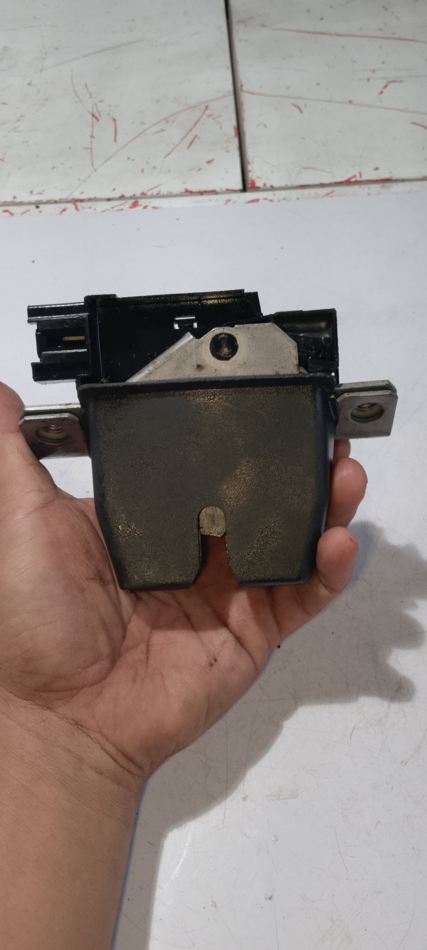 Trunk Lock | Ford Everest 2017