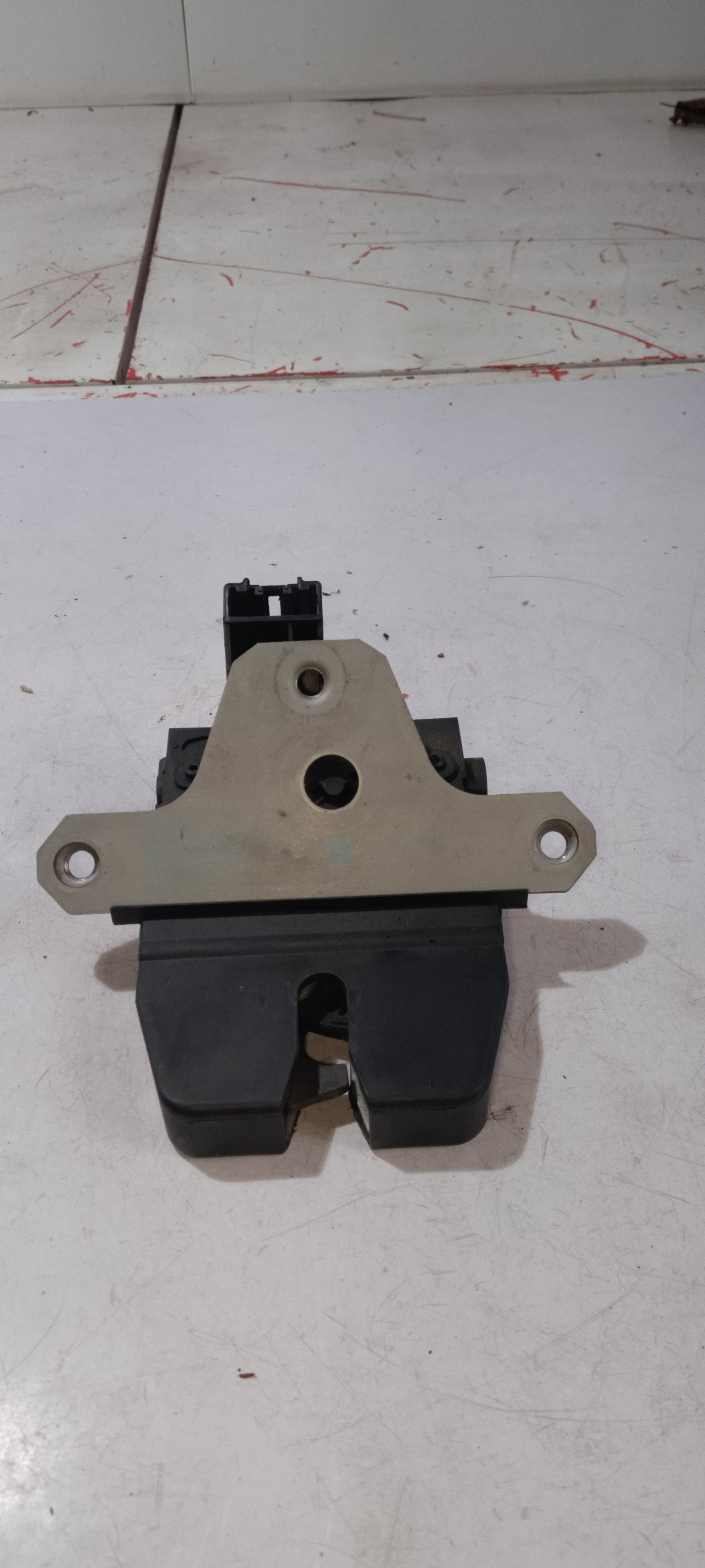 Trunk Lock | Ford Focus 2.0 Gas 2014