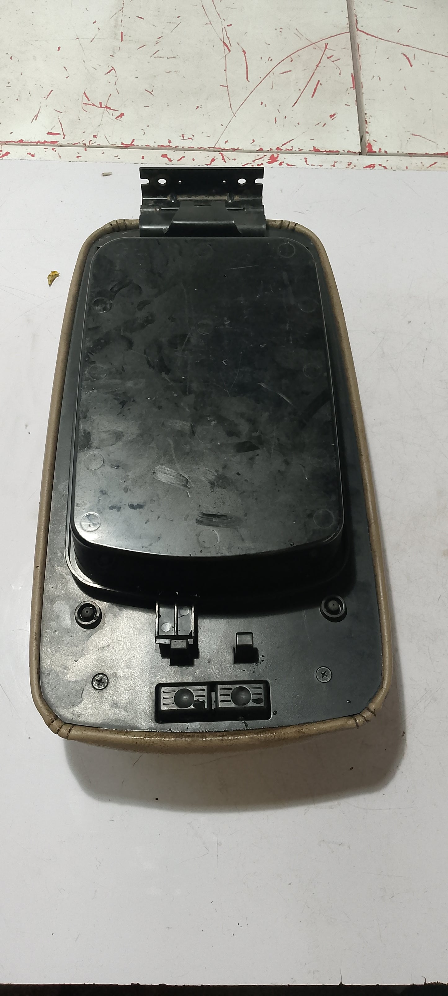 Arm Rest | Ford Escape 2.3
