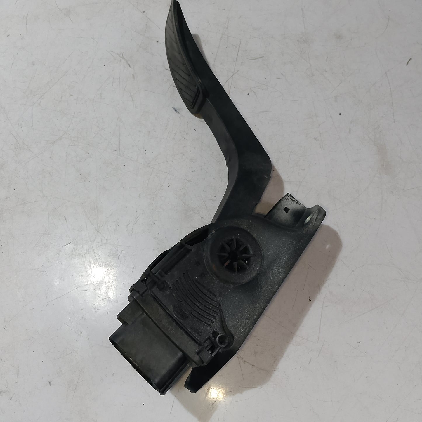 Accelerator pedal sensor | Ford Fiesta