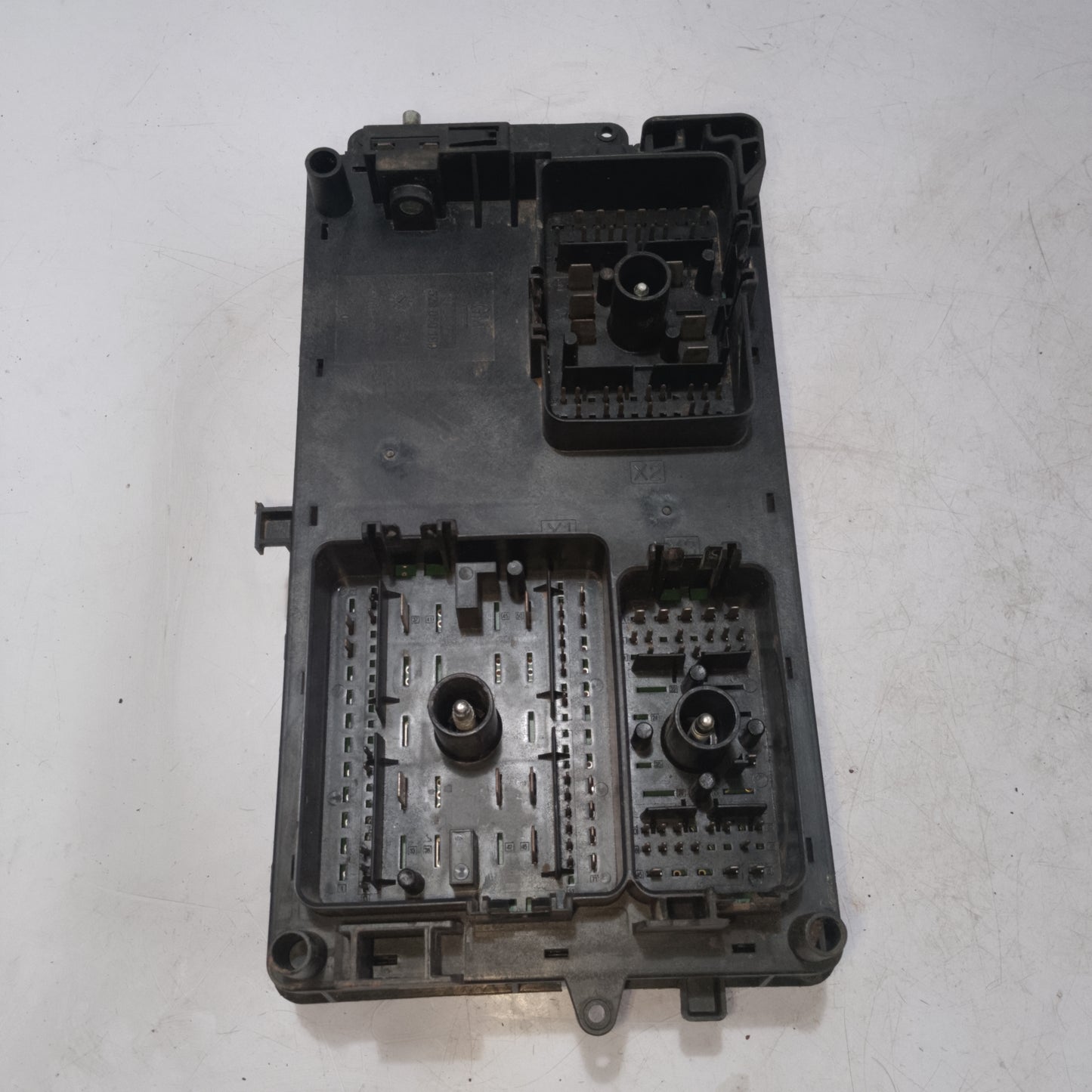 Fuse Box | Chevrolet Cruze White