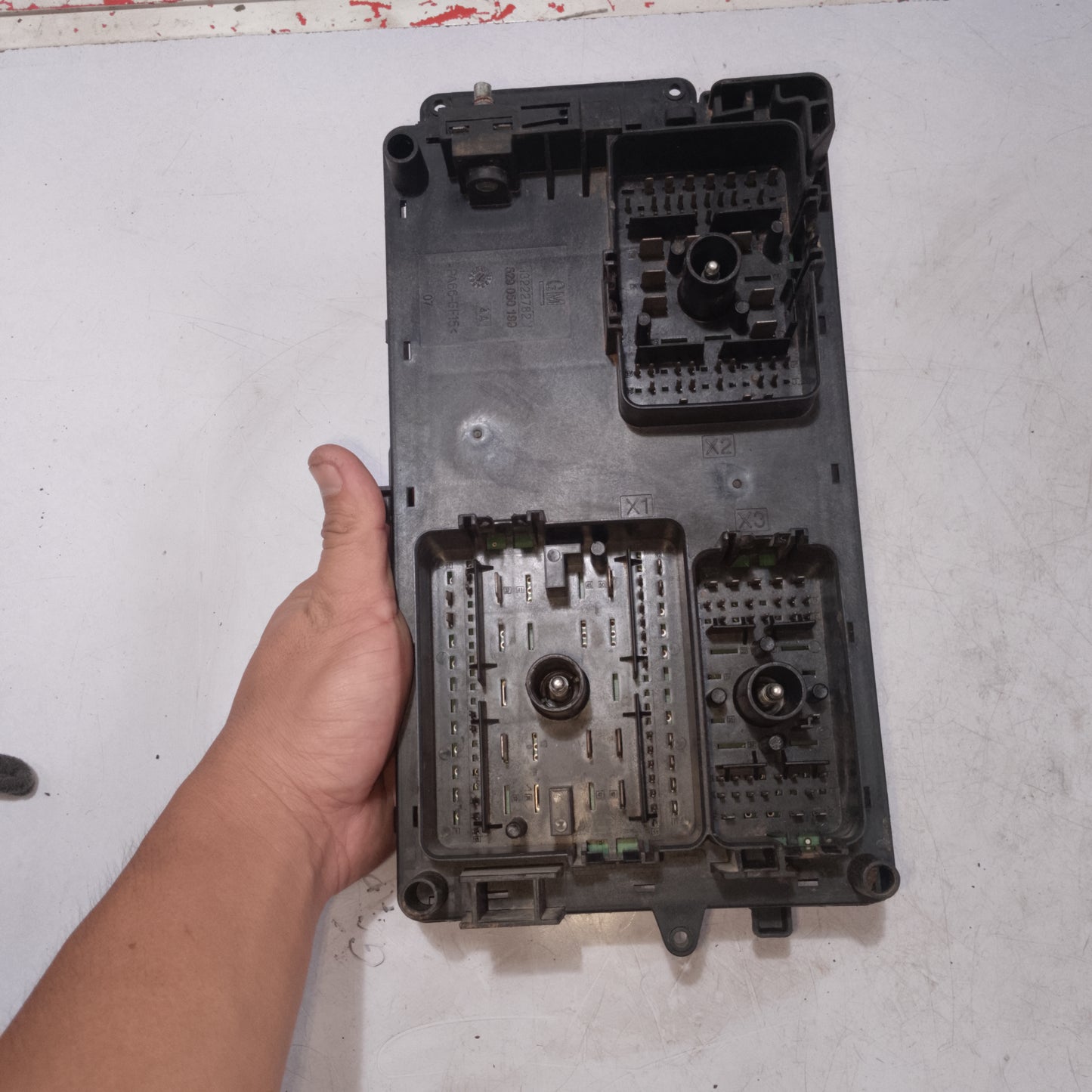 Fuse Box | Chevrolet Cruze White