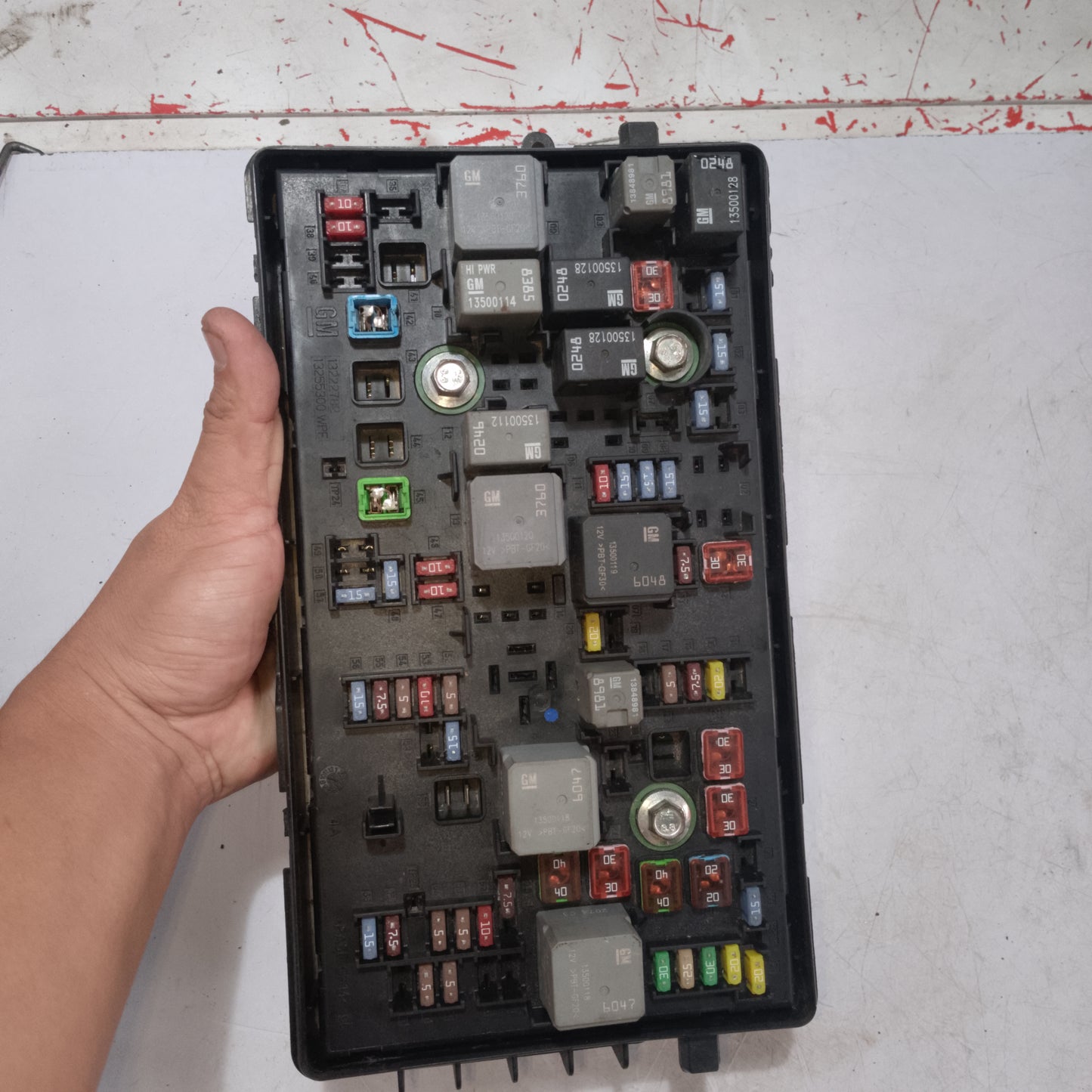 Fuse Box | Chevrolet Cruze White