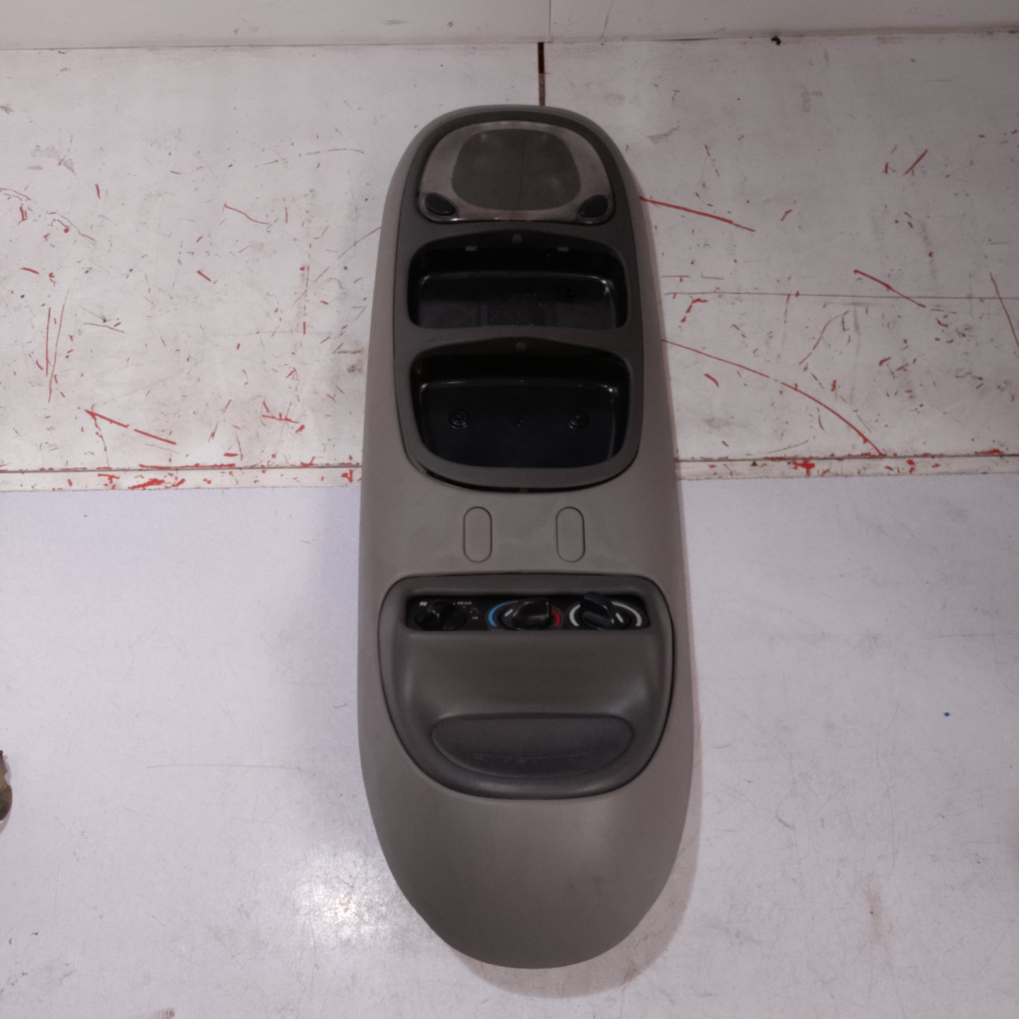 Center Console Assembly With Issue | Expedition
