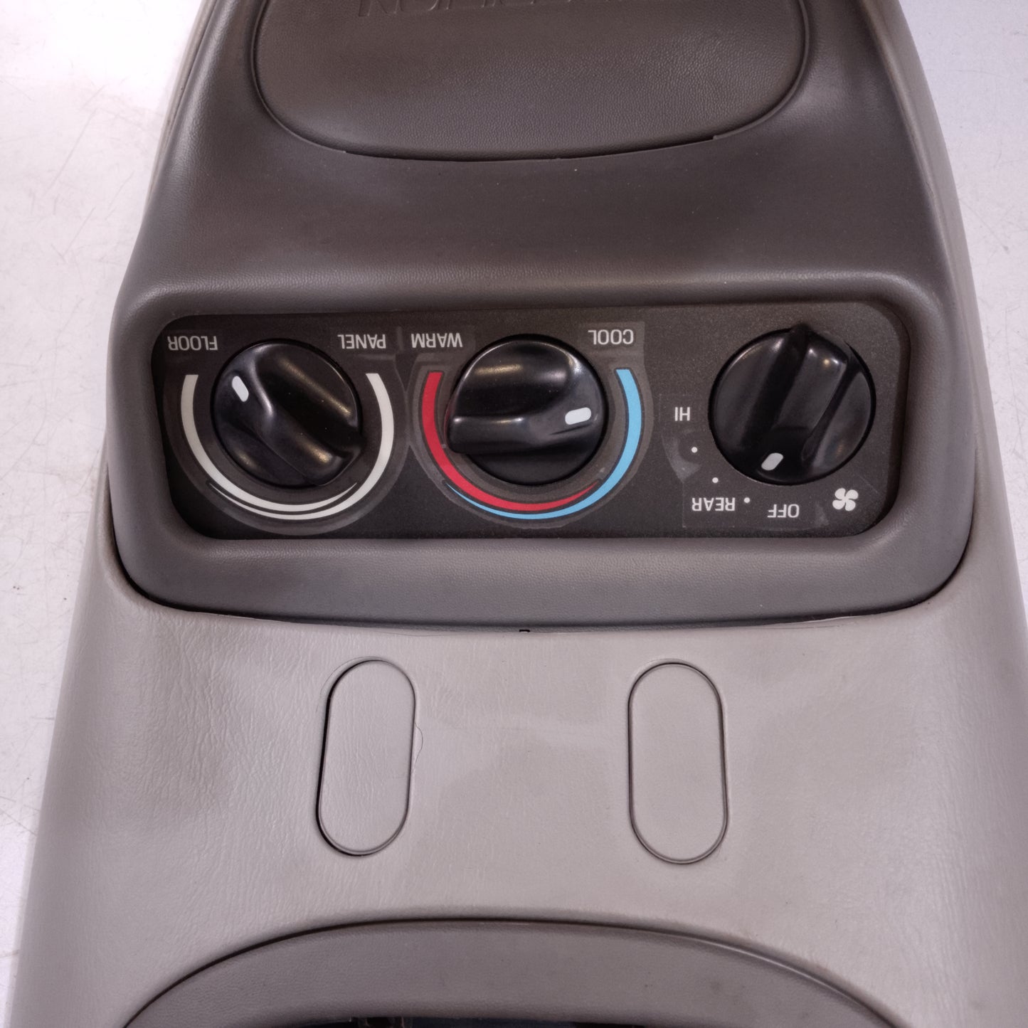 Center Console Assembly With Issue | Expedition