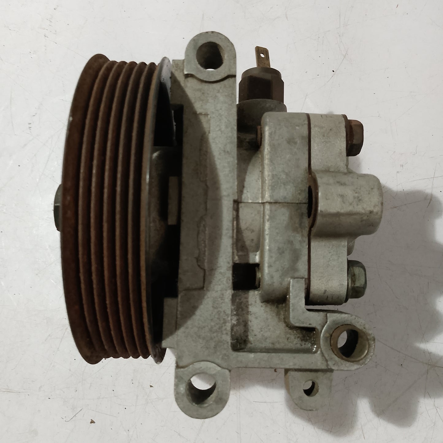 Steering pump Ford escape 2.3