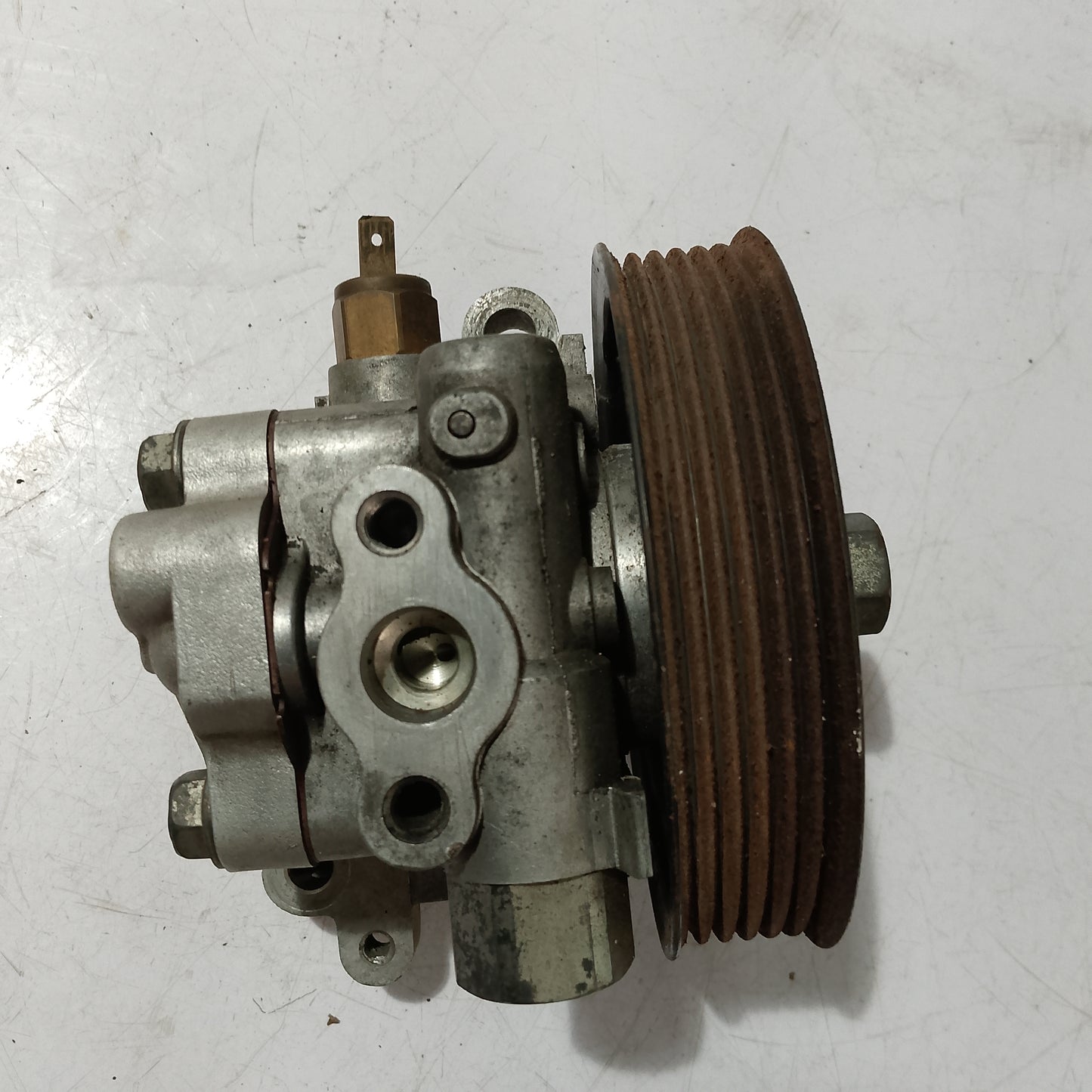 Steering pump Ford escape 2.3