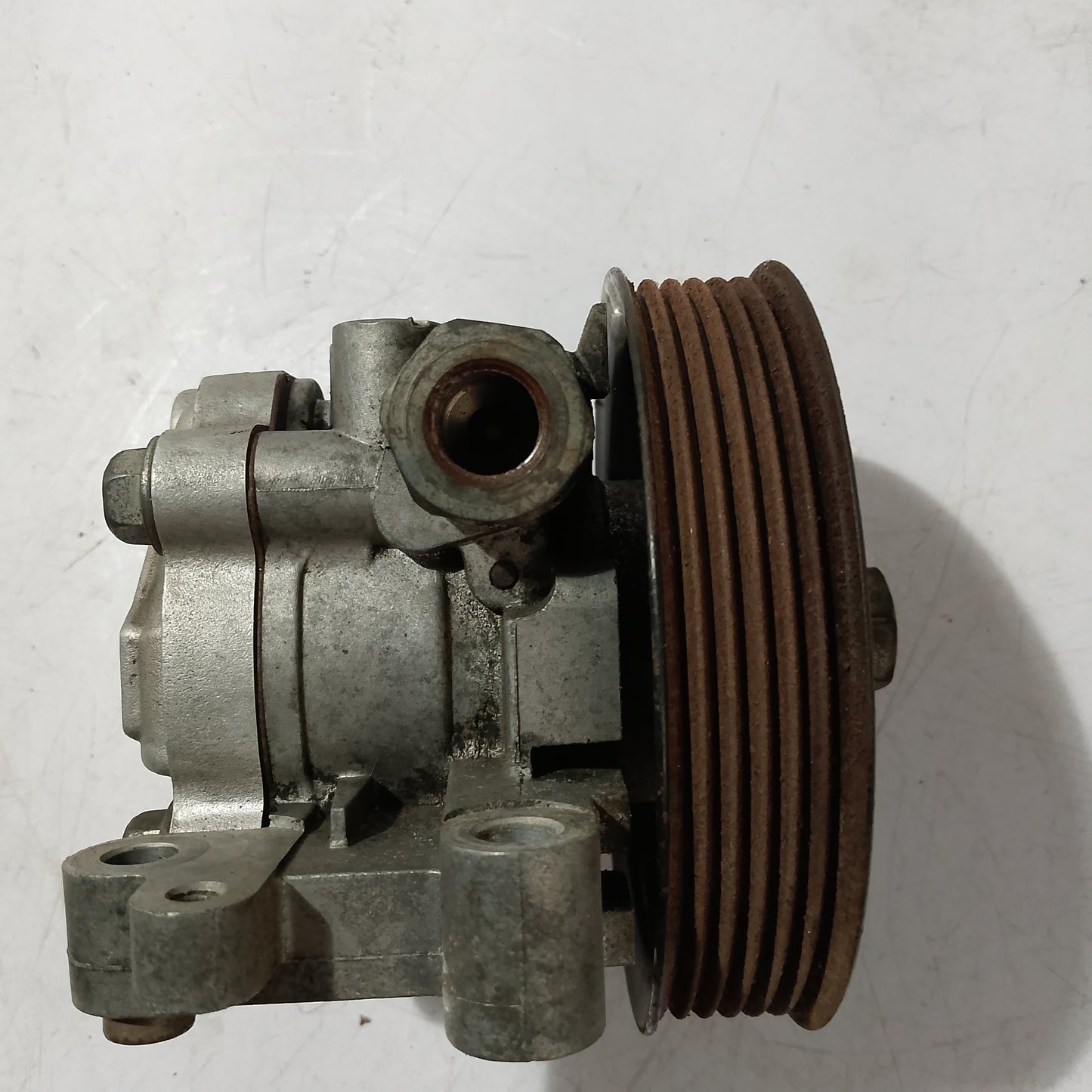 Steering pump Ford escape 2.3