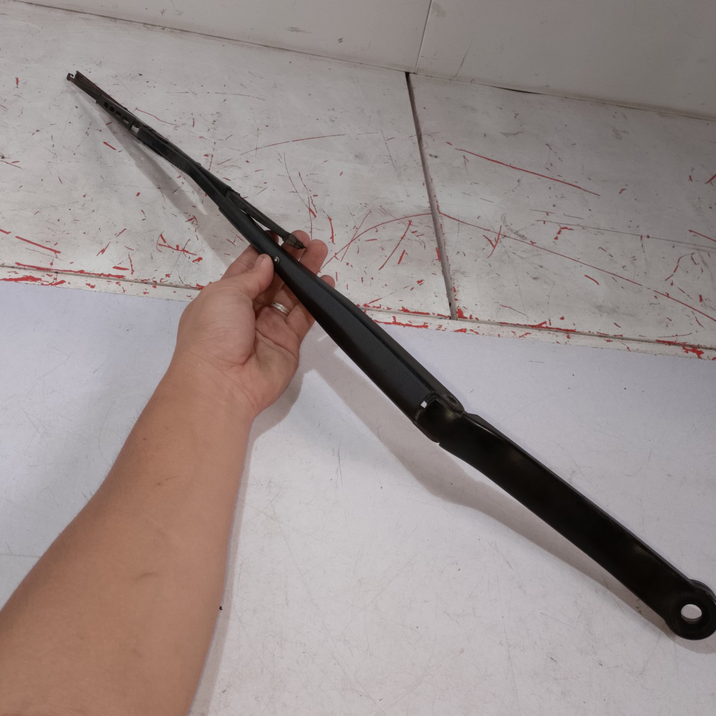 Wiper Arm | Driver Side | Escape 2.0