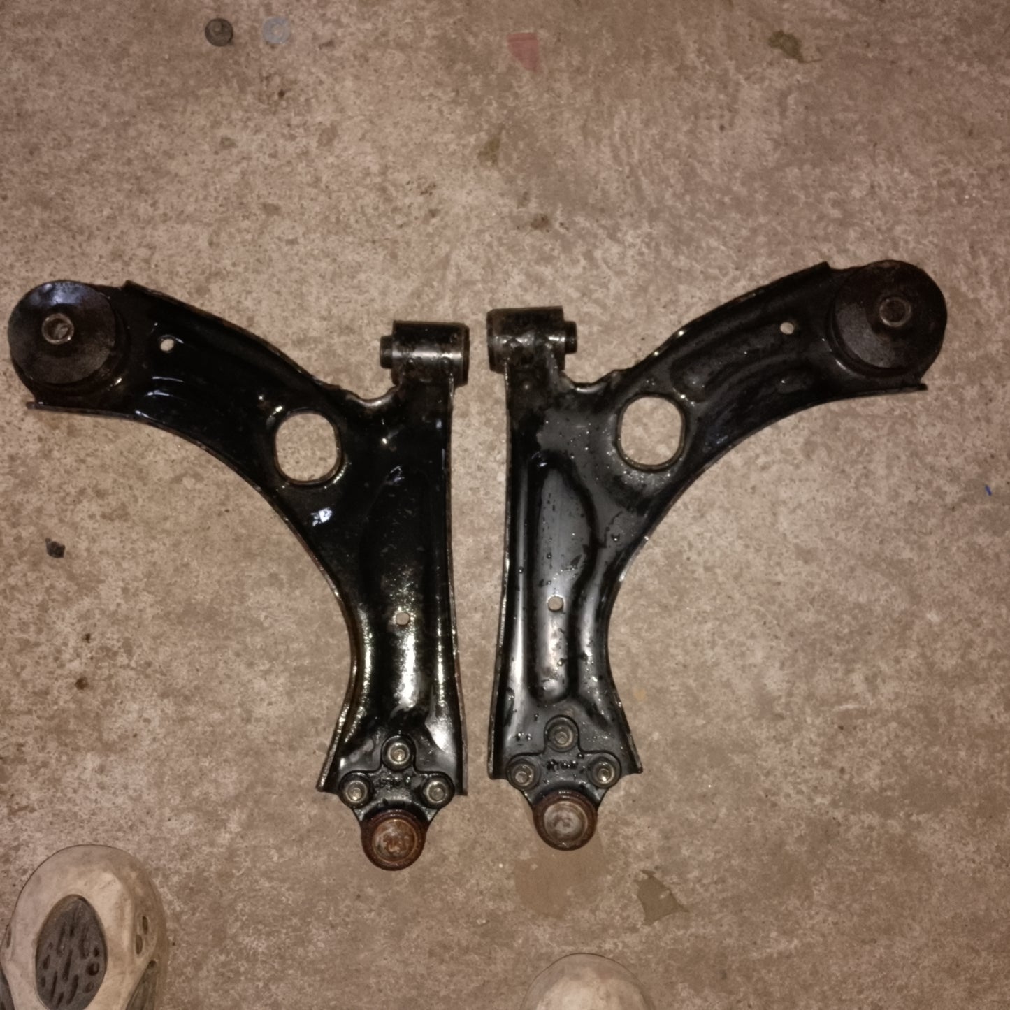 Front Lower Arm Left And Right | Chevrolet Spin