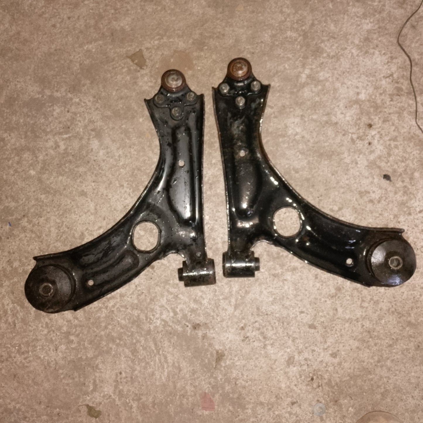Front Lower Arm Left And Right | Chevrolet Spin