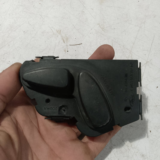 Seat button | Ford Focus