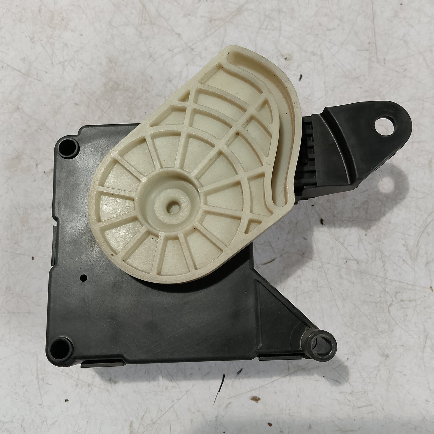 Rear Air vent heater actuator motor | Trailblazer