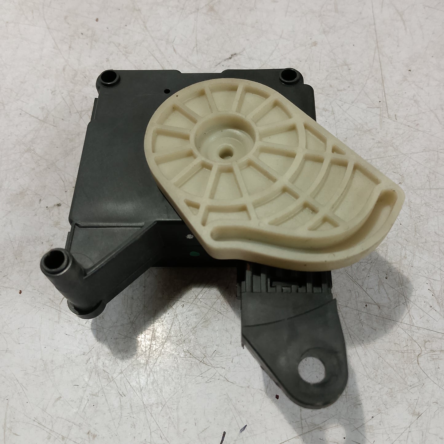 Rear Air vent heater actuator motor | Trailblazer