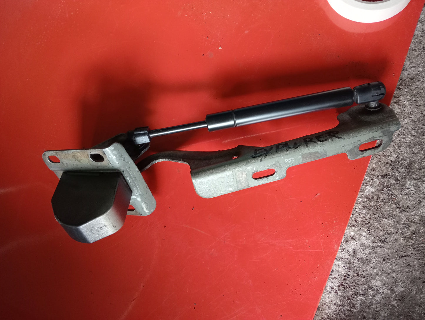 Ford Explorer | Hood Hydraulic