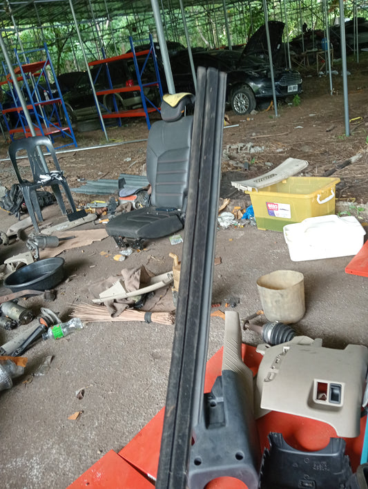 Ford Escape | Roof Moulding