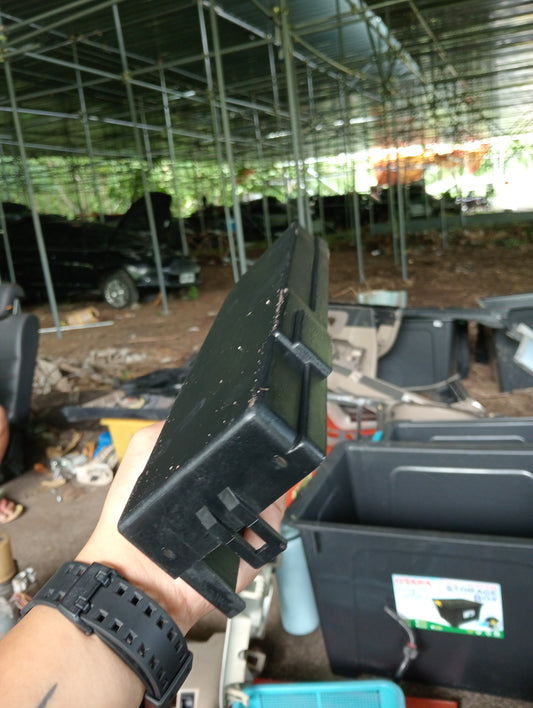 Ford Escape | 2.3 | Fuse Box Cover