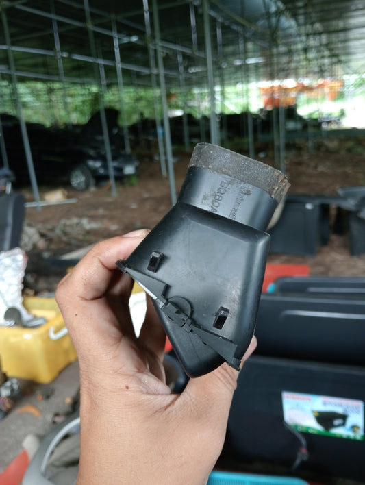 Ford Escape | 2.3 | AC Vent Center Frame Passenger Side