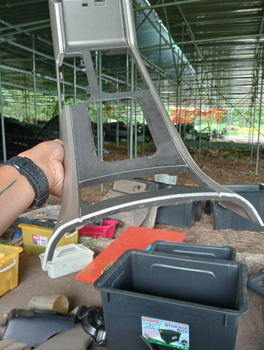 Ford Escape | 2.3 | Top Center Console