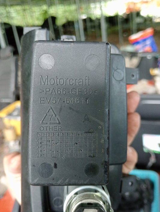 Ford Escape | 2.3 | Center Ash Tray