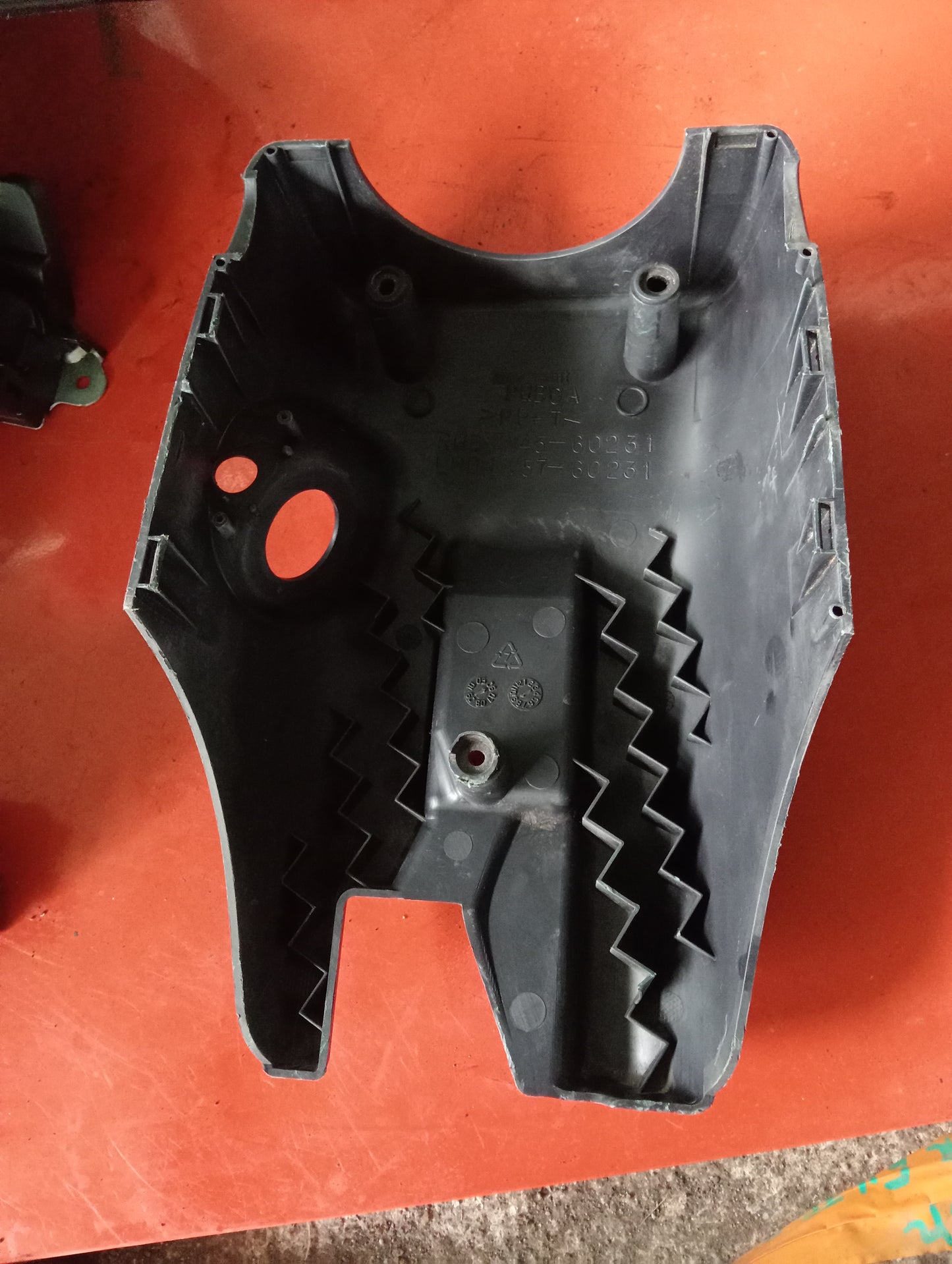 Ford Escape | 2.3 | Lower Steering Wheel Cover