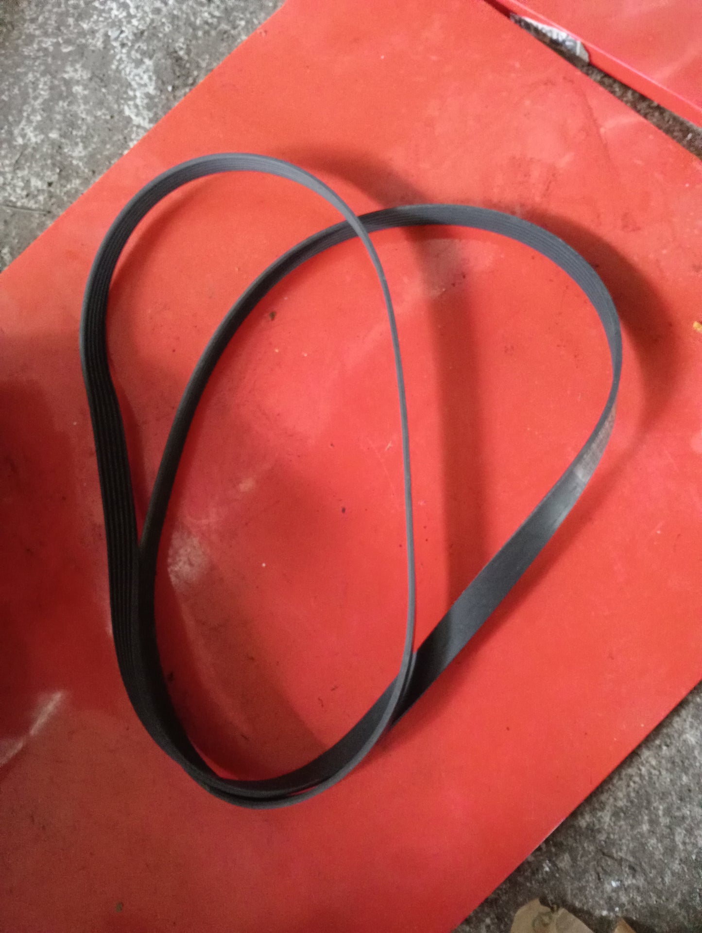 Ford Explorer | Eddie Bauer | 2005 | Fan Belt