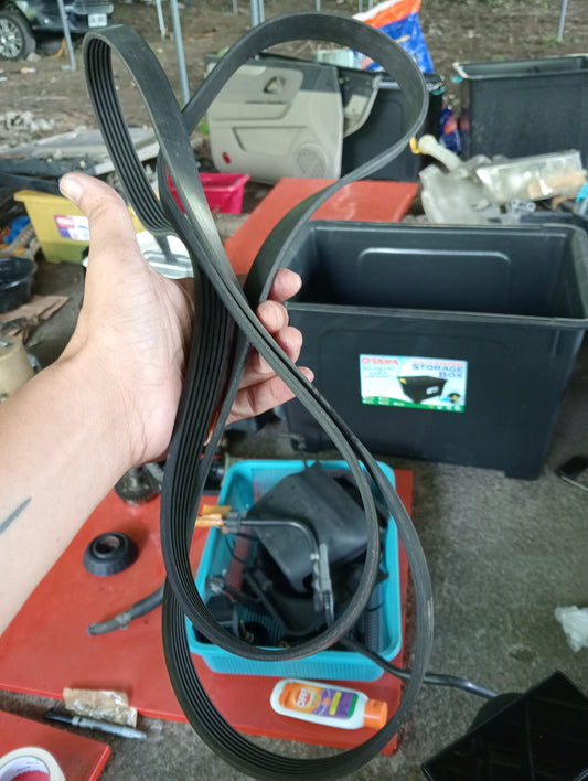 Ford Explorer | Eddie Bauer | 2005 | Fan Belt