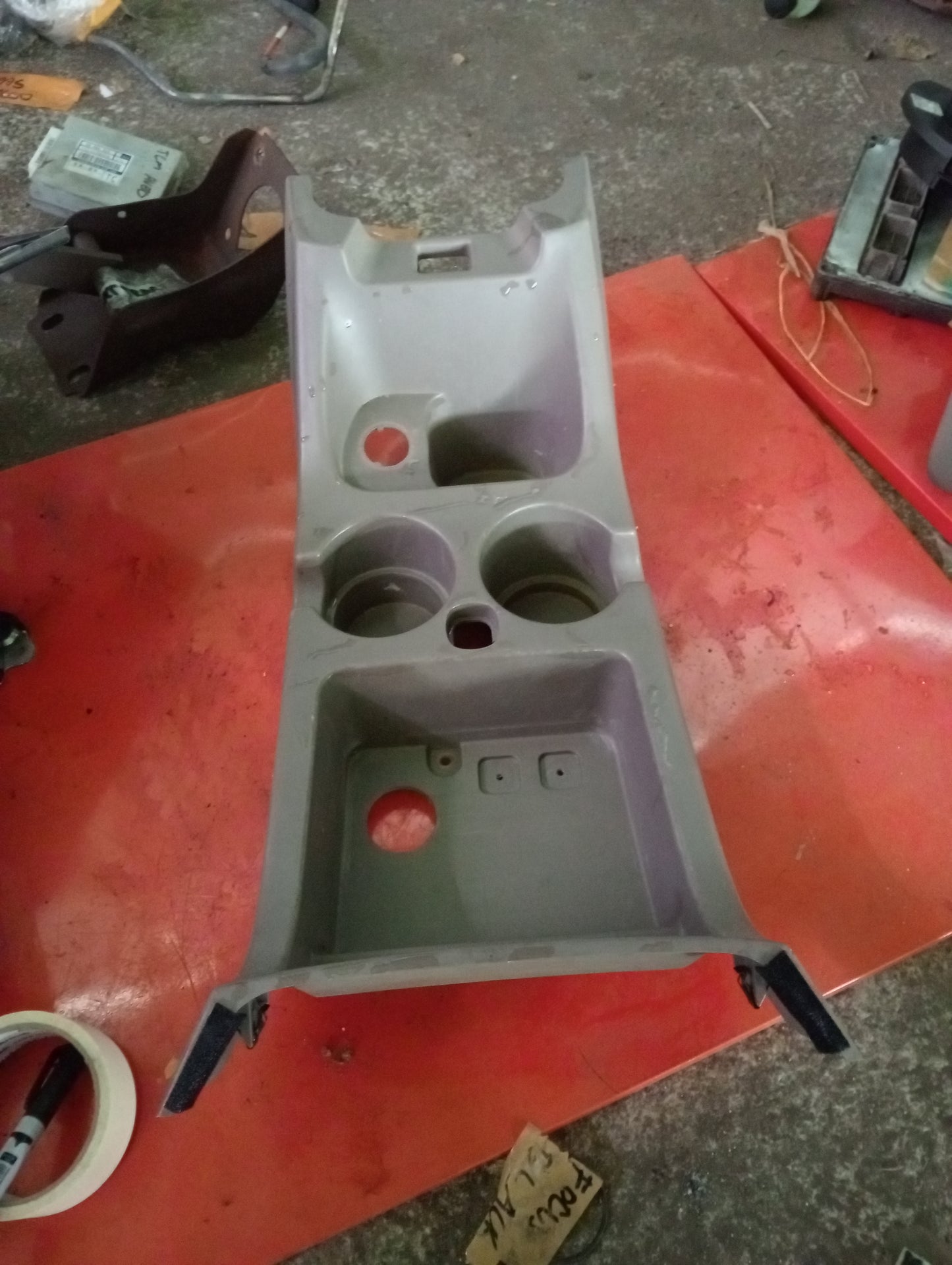 Ford Explorer | Eddie Bauer | Center Cup Holder