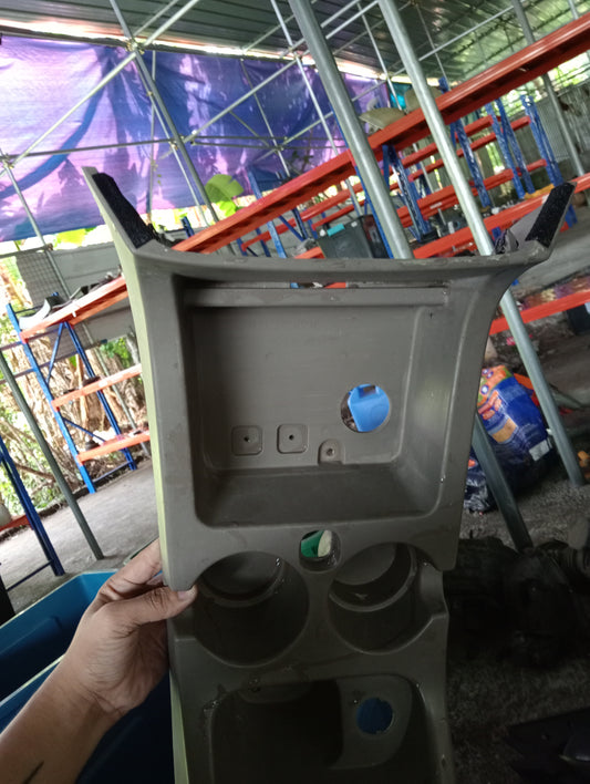 Ford Explorer | Eddie Bauer | Center Cup Holder